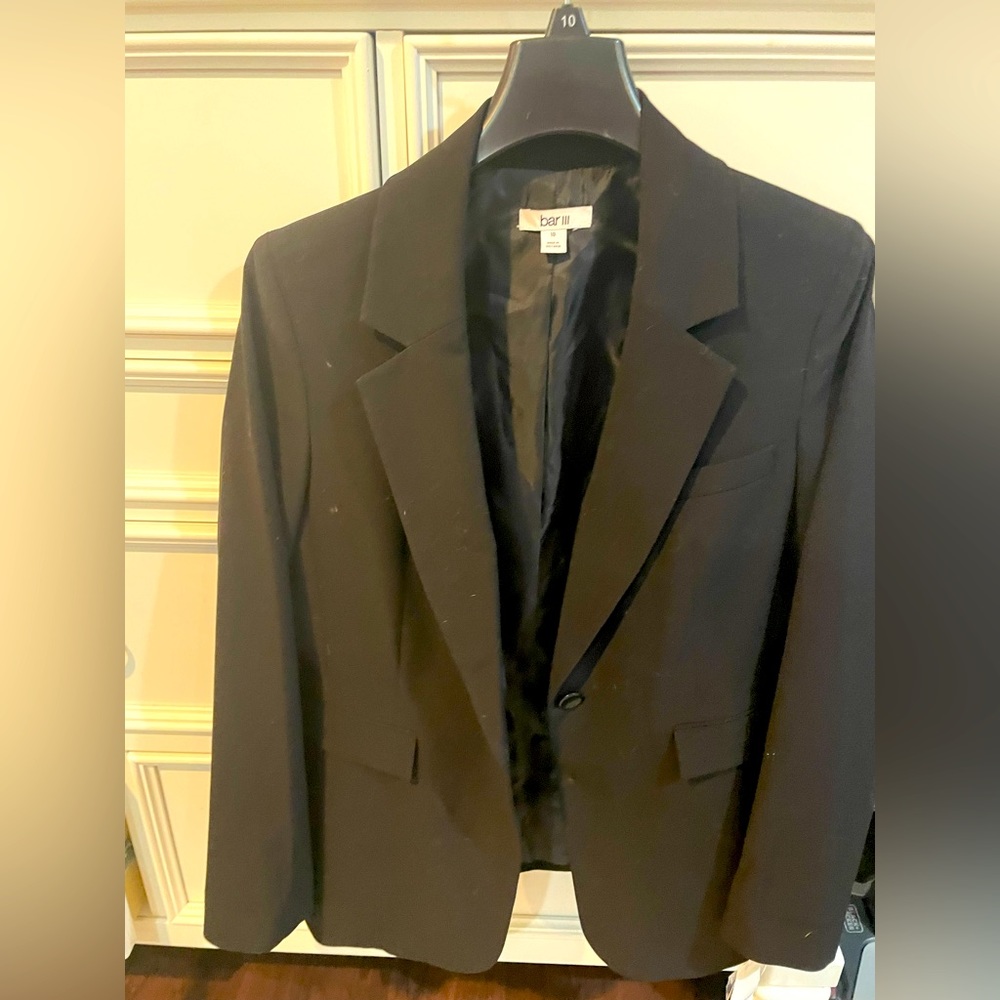 Bar lll black blazer, size 10. NWT. Hits at hips.
